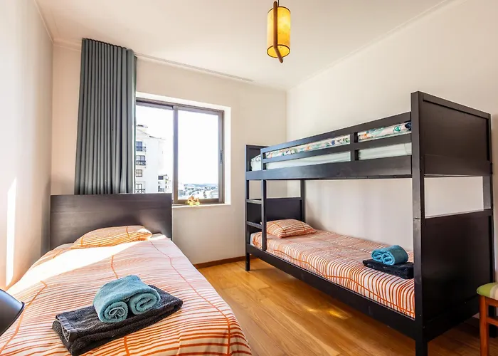 Апартаменты Beachfront 3bdr On Marginal Boulevard Сан-Мартинью-ду-Порту