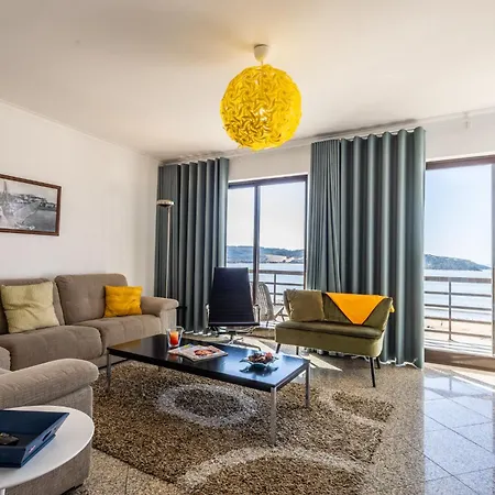 Beachfront 3bdr On Marginal Boulevard Sao Martinho do Porto