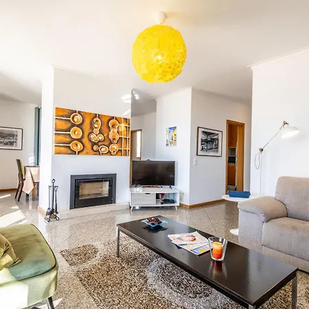 Apartment Beachfront 3bdr On Marginal Boulevard *