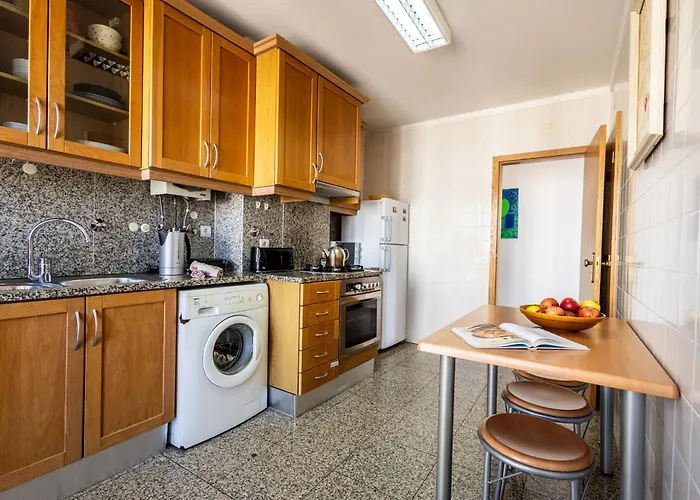 Beachfront 3bdr On Marginal Boulevard Apartamento São Martinho do Porto