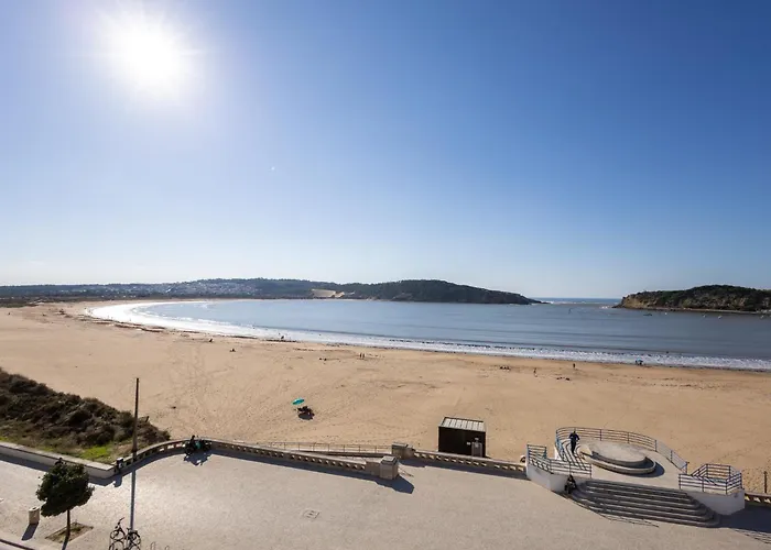 Apartamento Beachfront 3bdr On Marginal Boulevard São Martinho do Porto