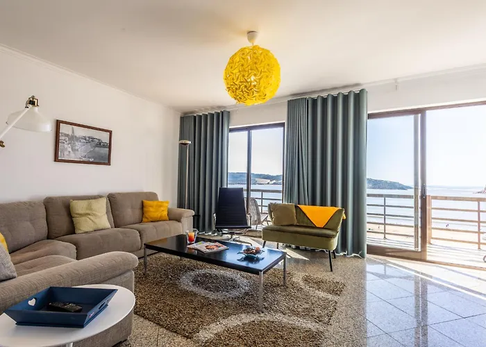 Beachfront 3bdr On Marginal Boulevard São Martinho do Porto